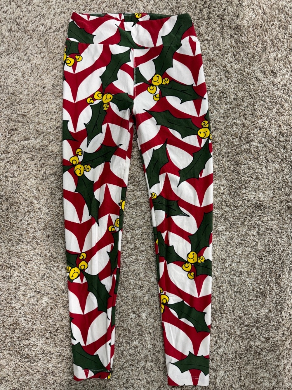 LuLaRoe red/white holiday leggings with green holly leaves/yellow berries 2-10